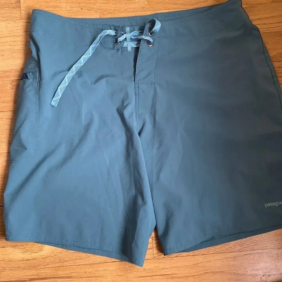 Patagonia sz 6 teal shorts with zip pocket cinch tie excellent used condition - Picture 1 of 8